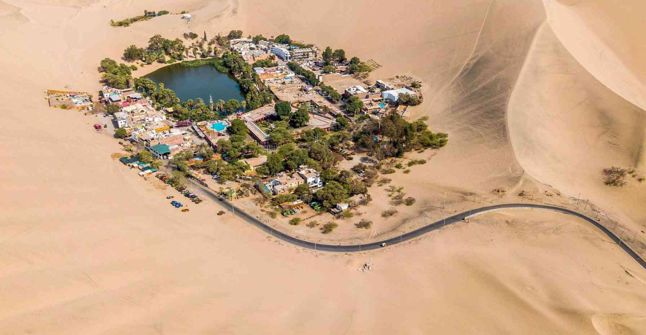 huachina desert oasis: peru