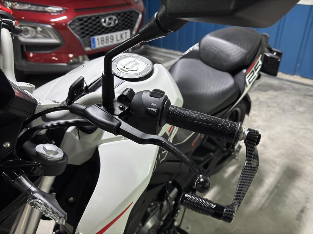 photo_5796226376938932134_y