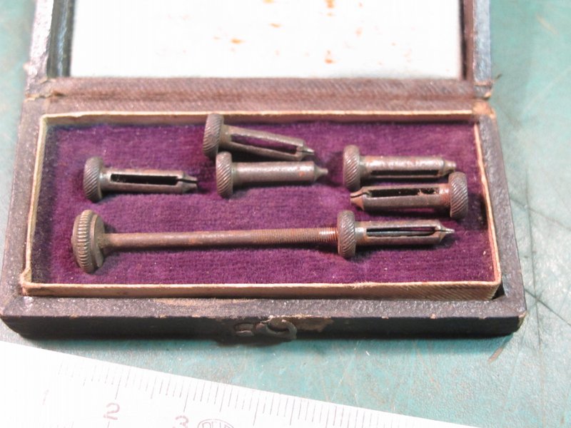 Outils d'horlogerie antiques? - Page 12 IMG-3992