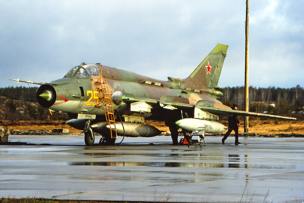 20 GvAPIB Su-17M4 25 yellow_10402_5 April 1994. Last day in Germany
