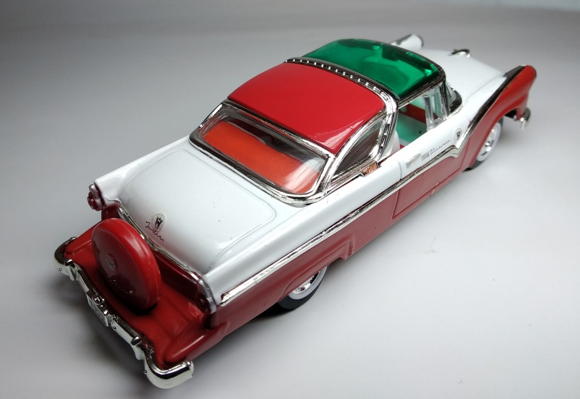 Ford Fairlane Crown Victoria Skyliner (10)