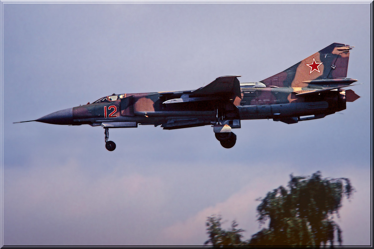 833 IAP Mig-23MLD 12 Red, Summer 1991