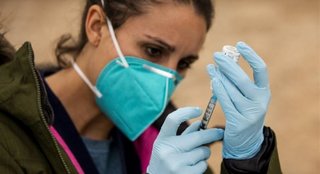 Έρευνα στη Βρετανία: Παραμένει ο κίνδυνος μόλυνσης από τις παραλλαγές μετά την πρώτη δόση του εμβολίου της Pfizer 23779562usa