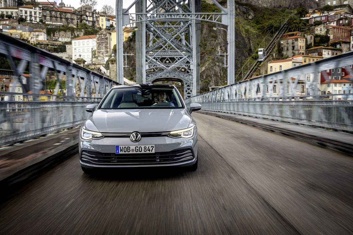 DB2019AU01887_overfull