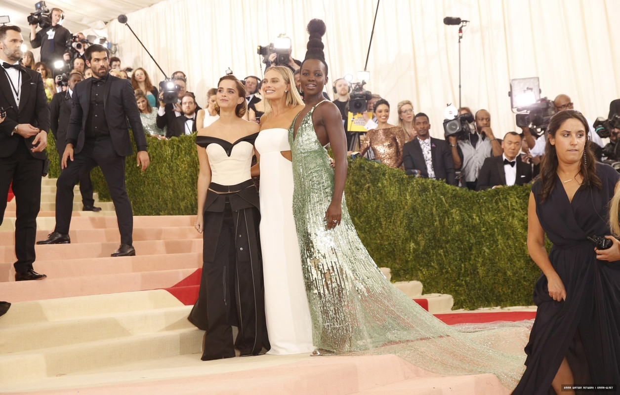 emmawatson-updates.com (332)