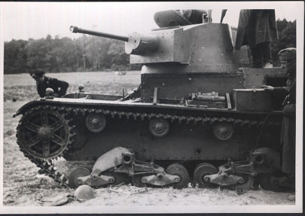 Panzer Regt. 11 Paderborn Beute 7TP Vickers Tank