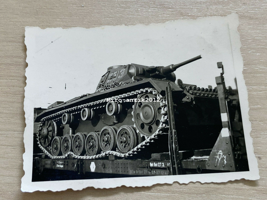 Foto, Wk2, Panzer III auf Güterzug, Turmnummer 233