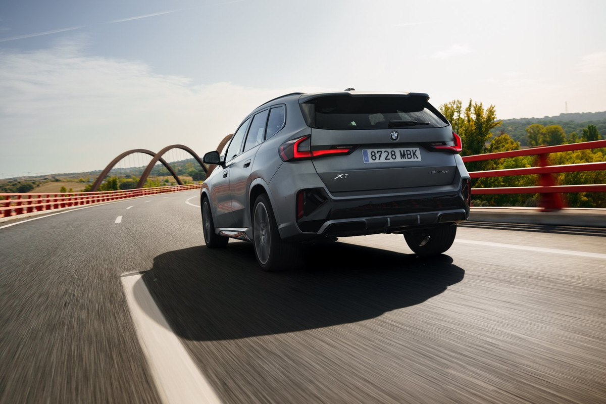 P90485092_highRes_bmw-x1-national-pres