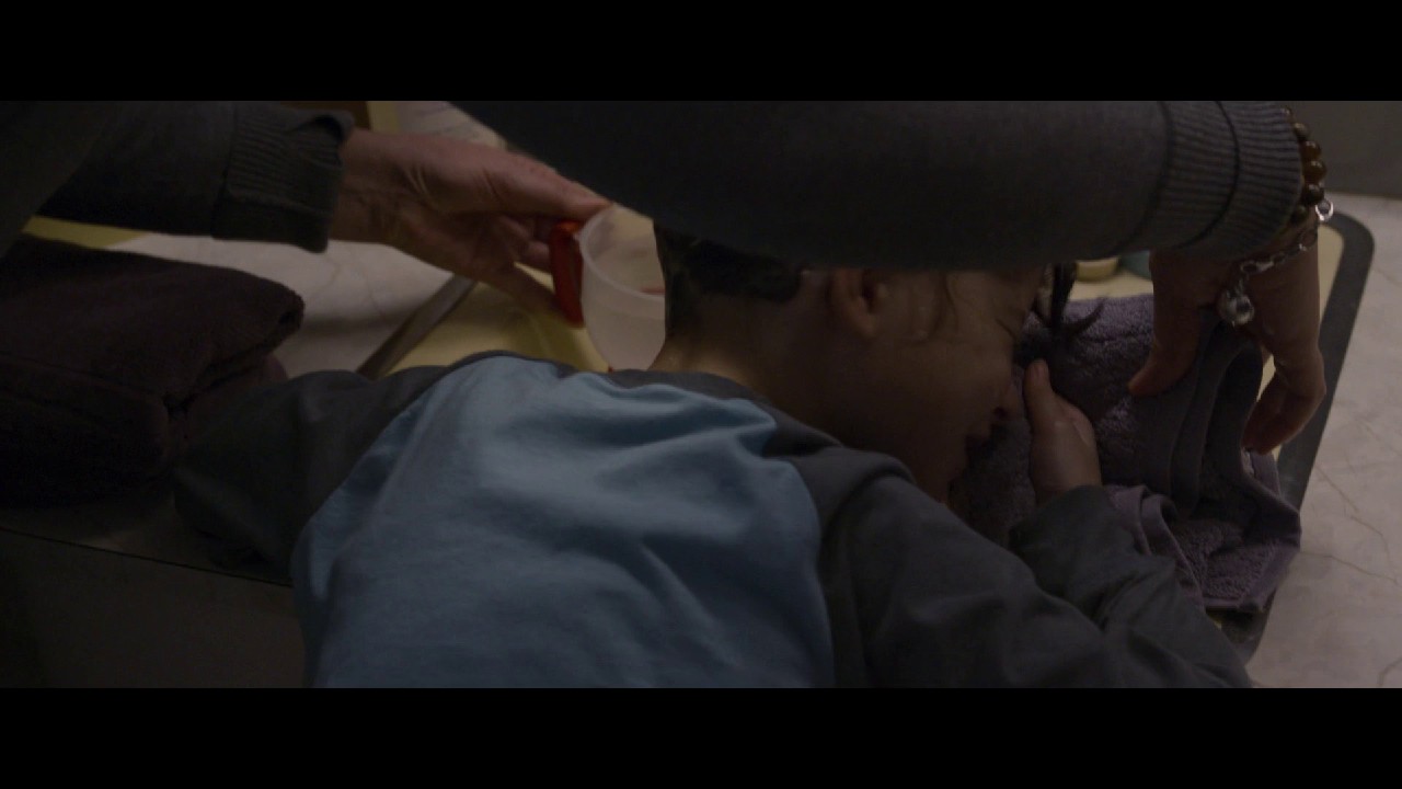 Room-2016-Hindi-English-AMZN-WEB-DL-1080p-AVC-EAC3-2ch-ESub-mkv-0006