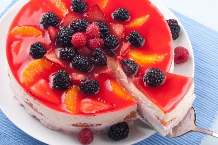 Десерт ягодно-йогуртовый без выпечки