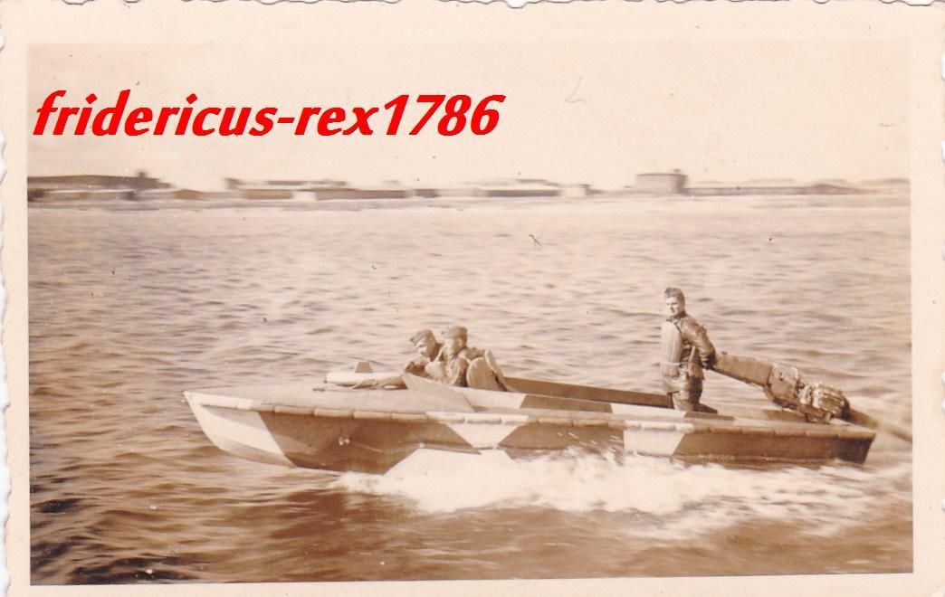 Foto Sturmboot Pionierboot Tarnung camo Außenbor
