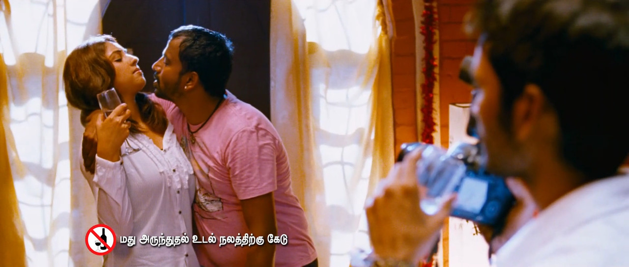Mayakkam Enna (2011) Tamil - UnTouched True HD 1080p AVC x264 - 6.8GB.00_01_20_09.Still036