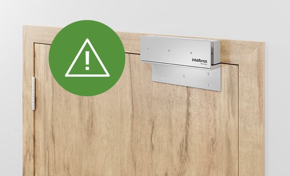 Fechadura eletroímã Intelbras FE 10600 Prata vista de um ângulo lateral, evidenciando seu design compacto.