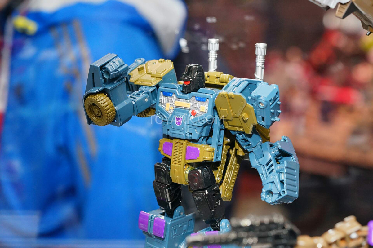 SDCC2015-Hasbro-Transformers-Combiner-Wars-035