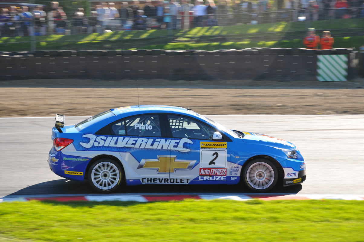 BTCC_Brands_Hatch_October_2010_DSC_9989_(5068875990)