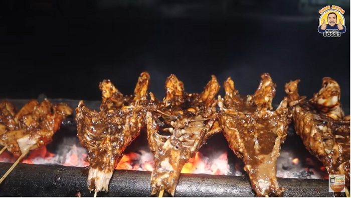 Sate balungan di warung Sate Cak Ali.