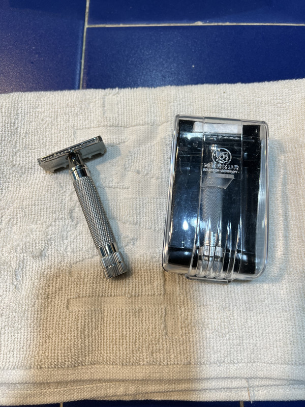 1952BA72-8D3D-46E2-8861-25A845E1A570