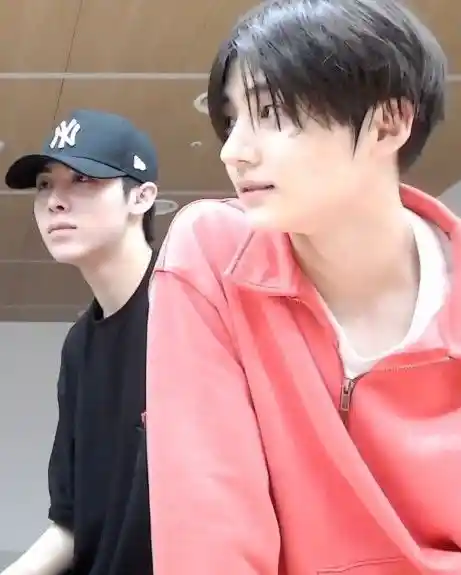 9ebe34210b24c85a8997c2a46d8e4842_copy_461x575