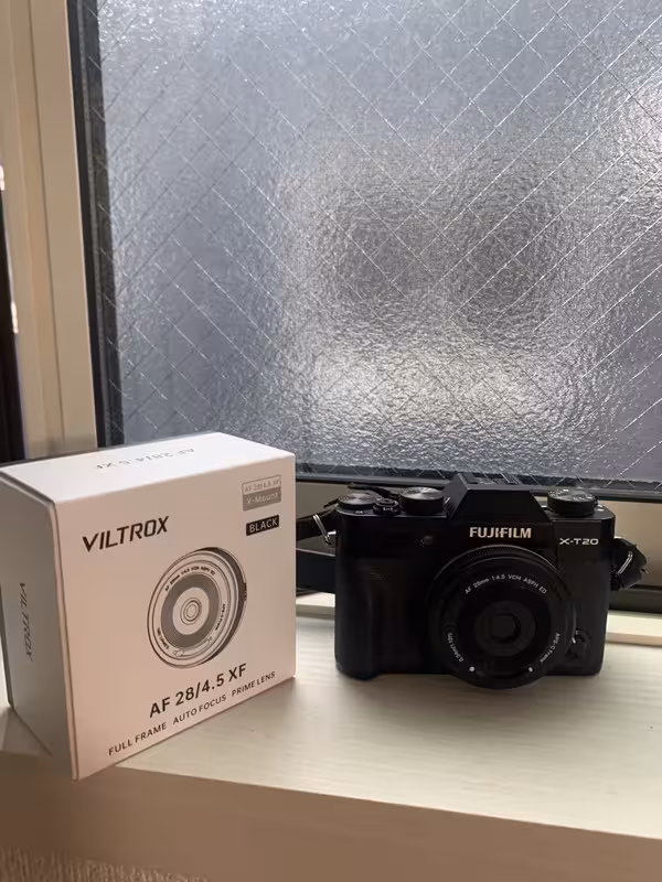 Fuji xt-20 and voltrox 28mm