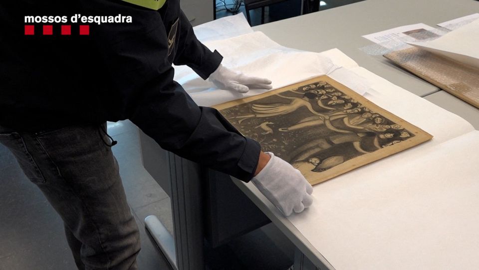 Recuperati 2 disegni rubati di Dalí del valore di oltre 280 mila euro Recuperati 2 disegni rubati di Dalí del valore di oltre 280 mila euro
