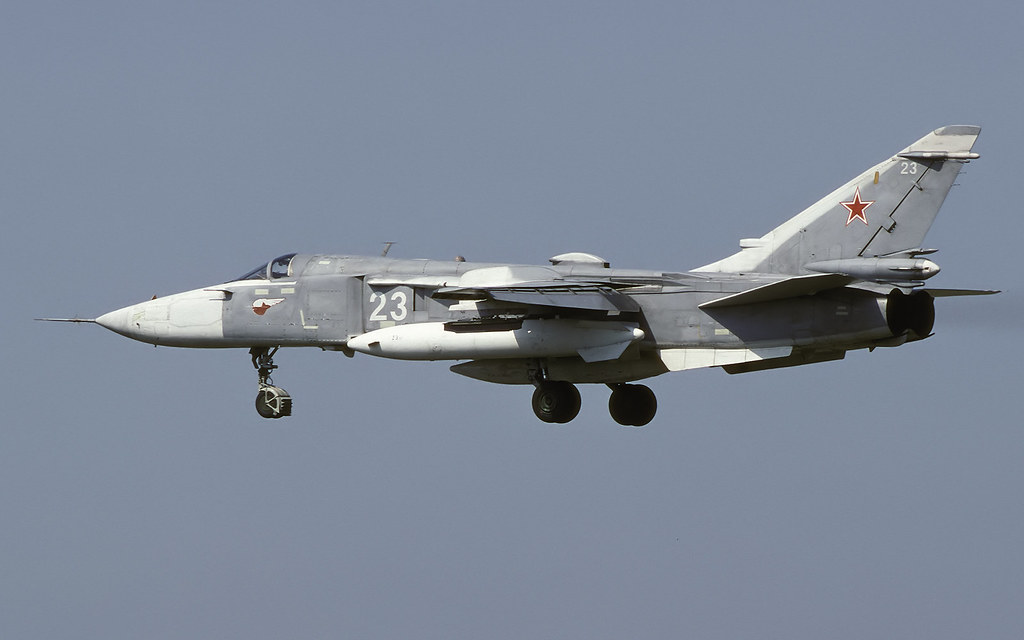 11 ORAP Su-24MR 23 White_0615308_5
