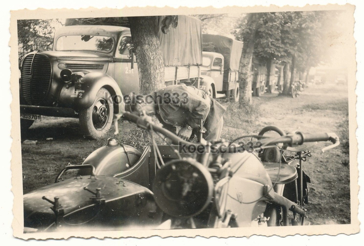 Foto Ford V 8 LKW Kolonne Zündapp Krad Motorrad 