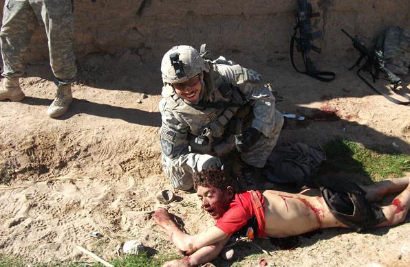 Militares de USA torturan y asesinan a un joven afgano Tortura