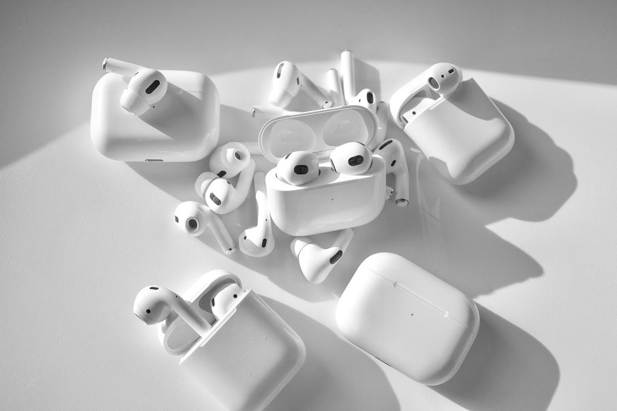 NEW Apple AirPods 4th Generation - Replacement Right Side Ear Only