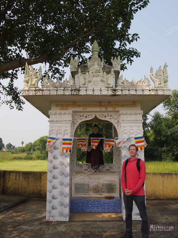 BBG&B12AStrollToSujataTemple - 11