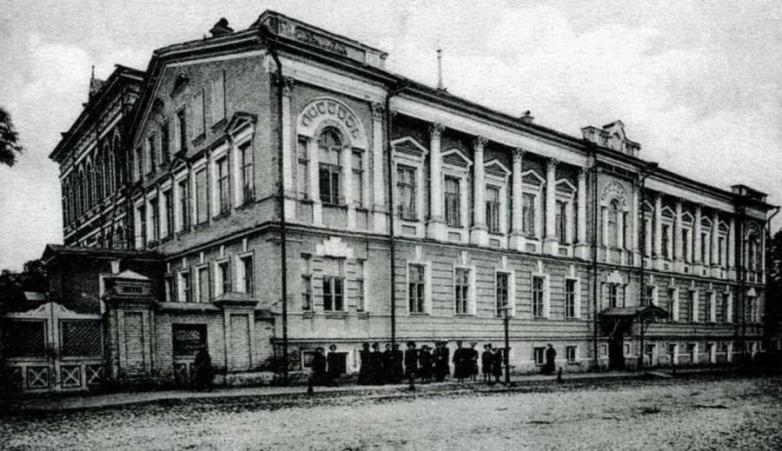 https://i.postimg.cc/wTzv0XgR/Mariinskaya-gimnaziya-1913.jpg