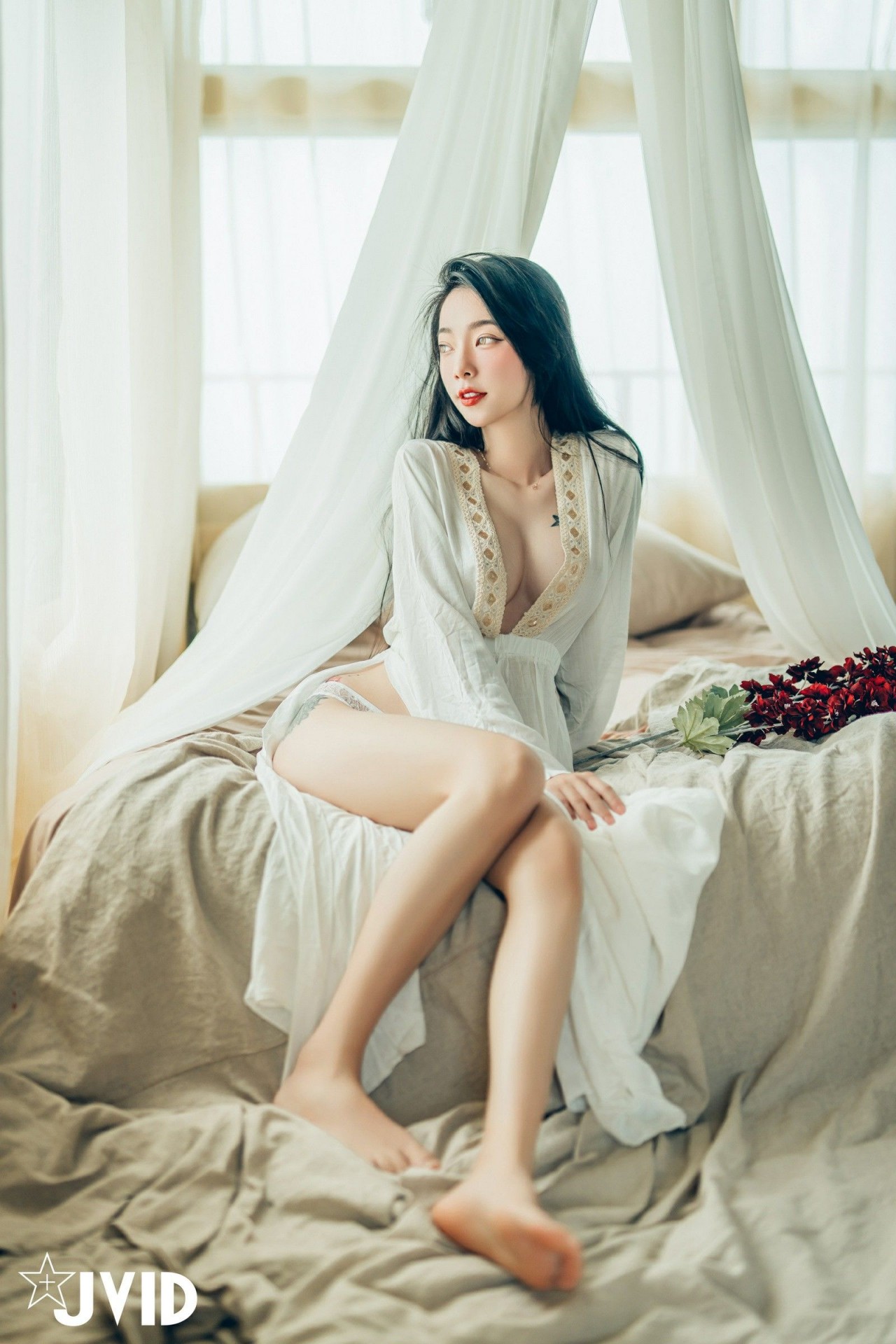 jvid 飄 飄《女神比基尼》美女写真，躺在浴缸场景，尽显性感姿态插图9