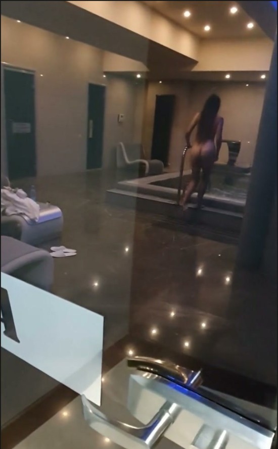 [Image: Voyeur30035104214.jpg]