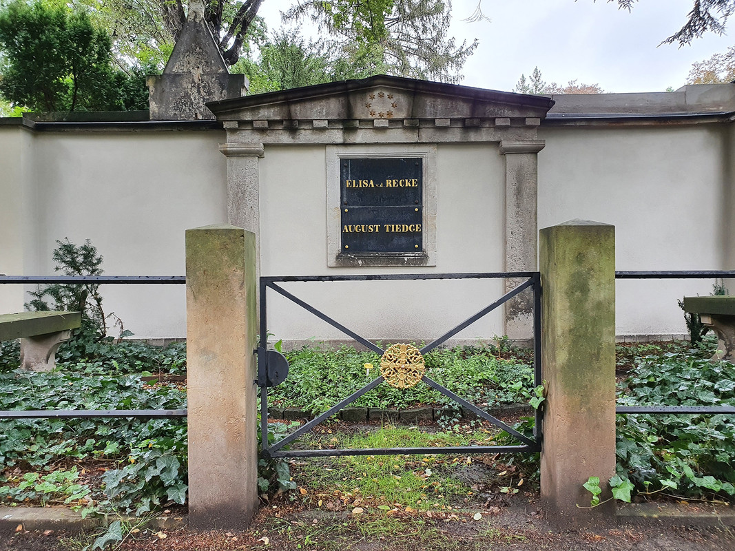 Grabstaette-von-Elisa-von-der-Recke-und-August-Tiedge
