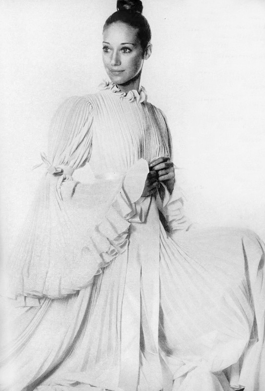 marisa_berenson_b22
