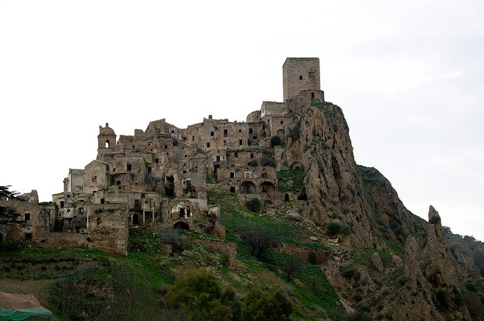 Craco, kota terbengkalai di Italia.