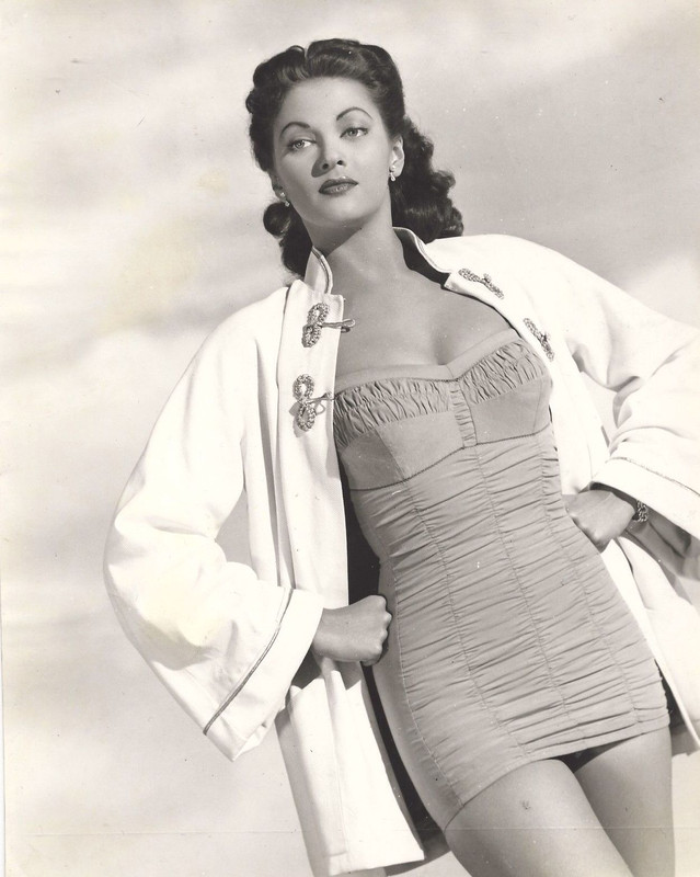 Yvonne_De_Carlo_c47