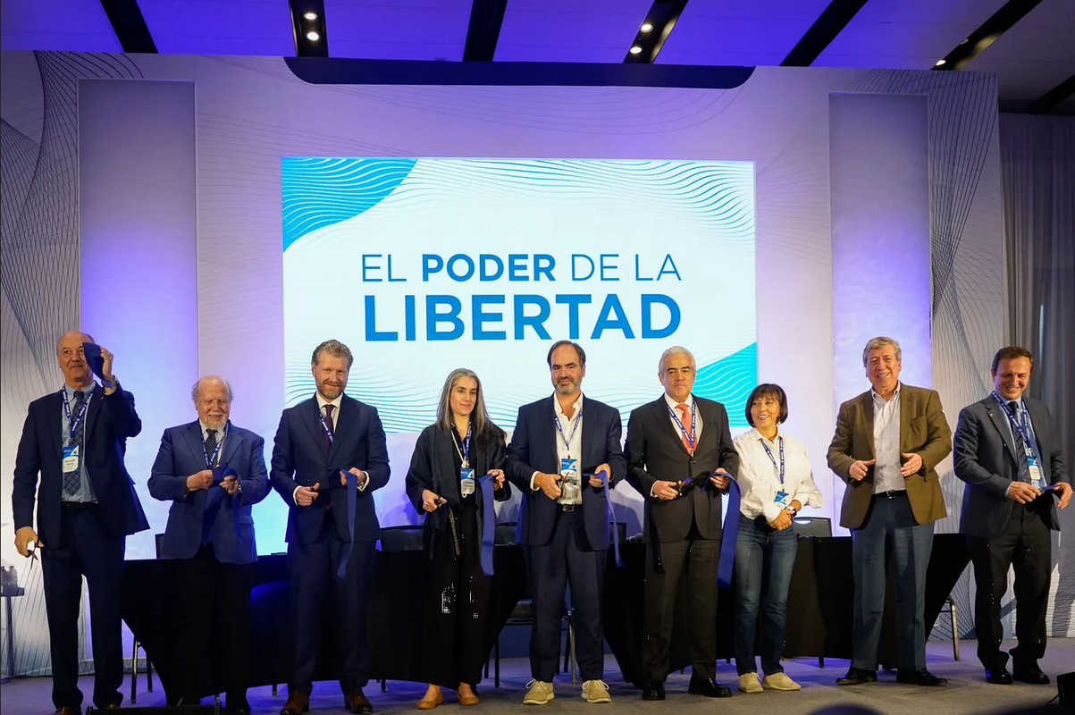 Lamentan ausencia de AMLO en inauguración de la SIP