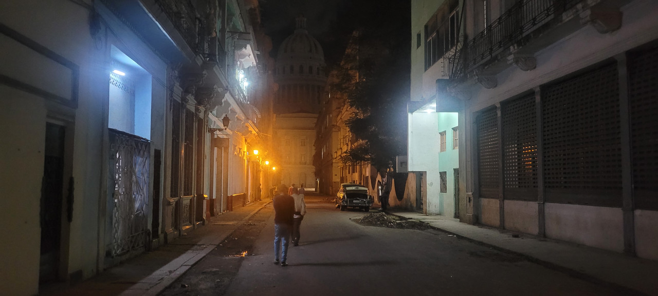 Внезапная поездка. Cuba, tengo un hambre de pingon! Варадеро-Гавана.  Конец декабря 2024