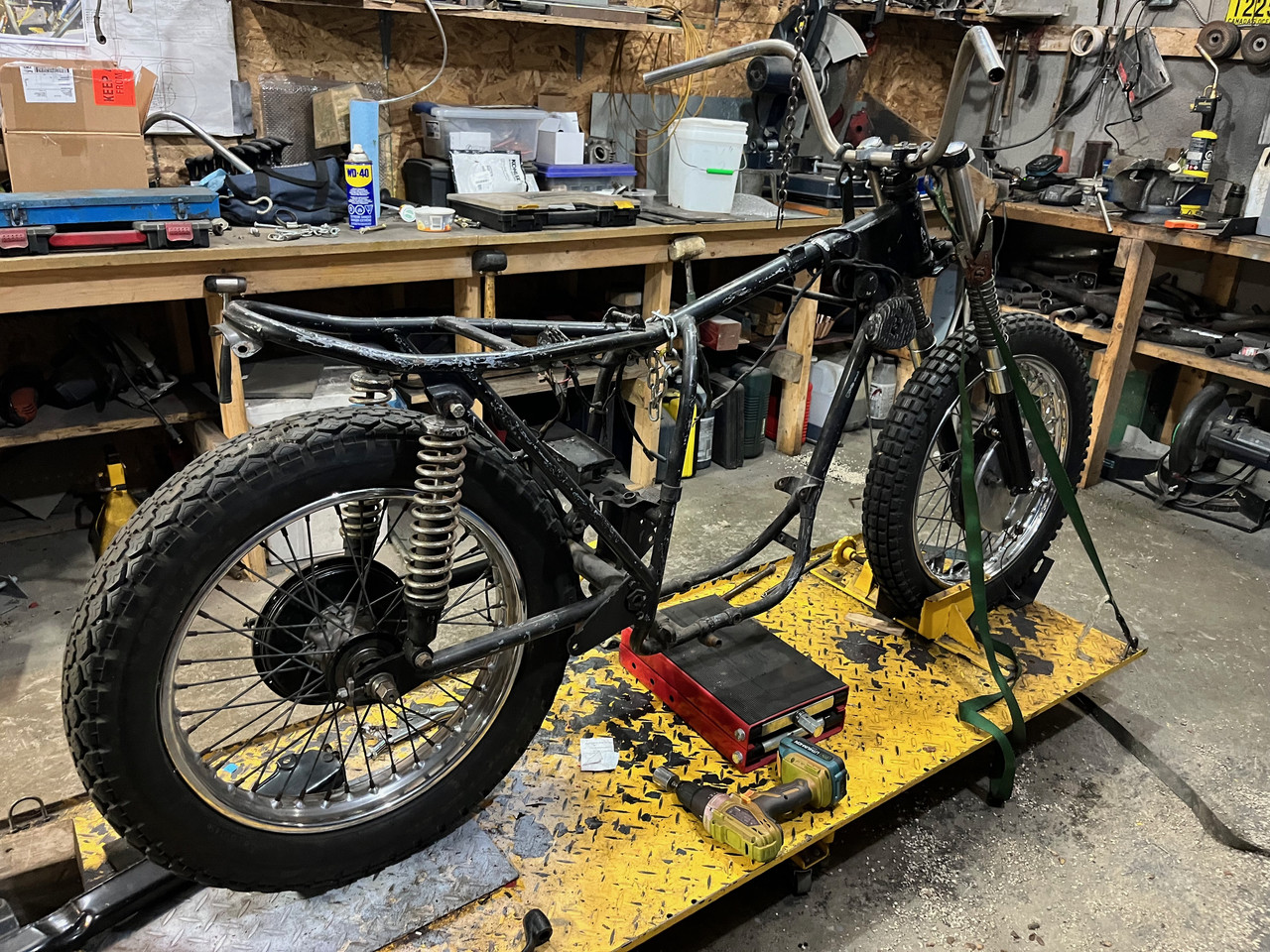 BSA B44VS 4 frame and wheels
