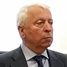 Η ΠΡΟΣΛΗΨΗ ΣΥΜΒΟΥΛΩΝ ΑΠΟ ΤΟΝ ΜΟΥΤΖΟΥΡΗ ΦΕΡΝΕΙ ΑΝΤΙΔΡΑΣΕΙΣ ΜΟΝΙΜΩΝ ΥΠΑΛΛΗΛΩΝ ΤΗΣ ΠΕΡΙΦΕΡΕΙΑΣ