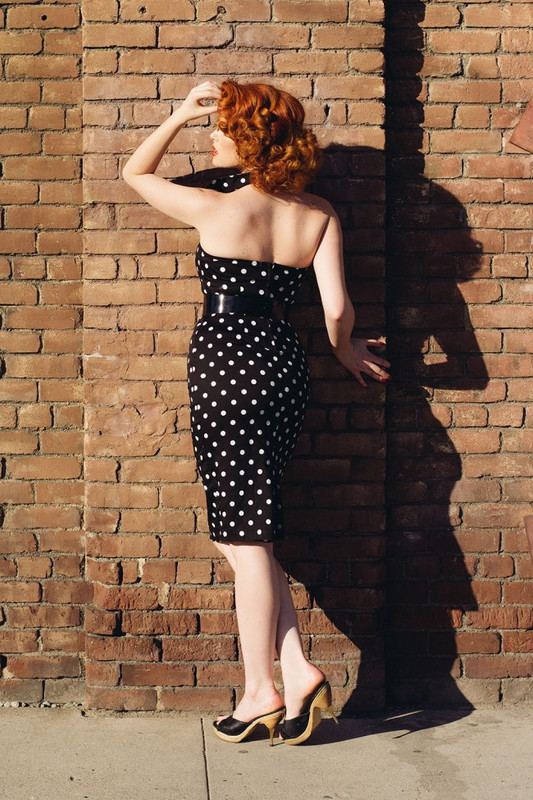 http://www.pinupgirlclothing.com/media/catalog/product/cache/1/image/650x/040ec09b1e35df139433887a97daa66f/4/2/4221_1.jpg