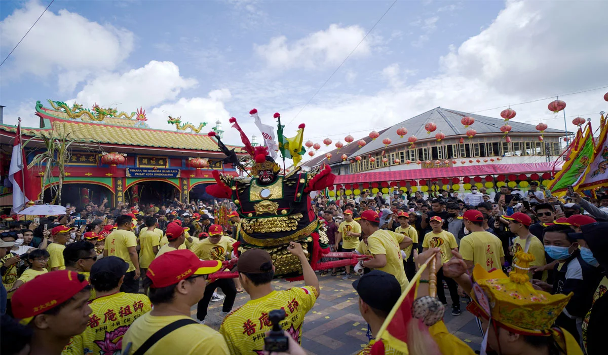 Keseruan Cap Go Meh di Singkawang dan Tradisi Tatung