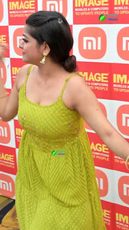 saniya babu hot jiggling boobs in green churidhar mp4 snapshot 00 22