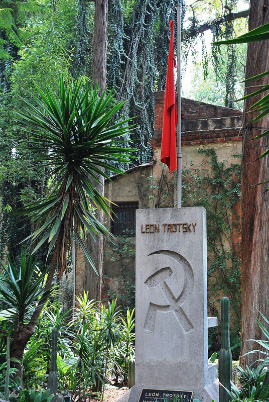 Grave-Trotsky-Coyoacan-DF