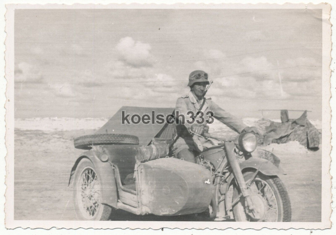 Foto Afrika Korps Soldat mit BMW Motorrad vor Zelt in der Wüste ! 21. PD DAK
