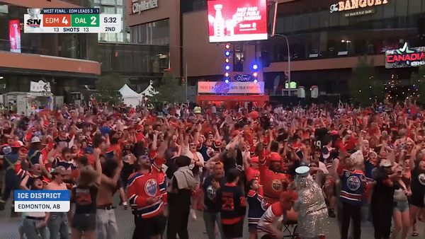 https://i.postimg.cc/wjBvFD46/Crowd-1.gif