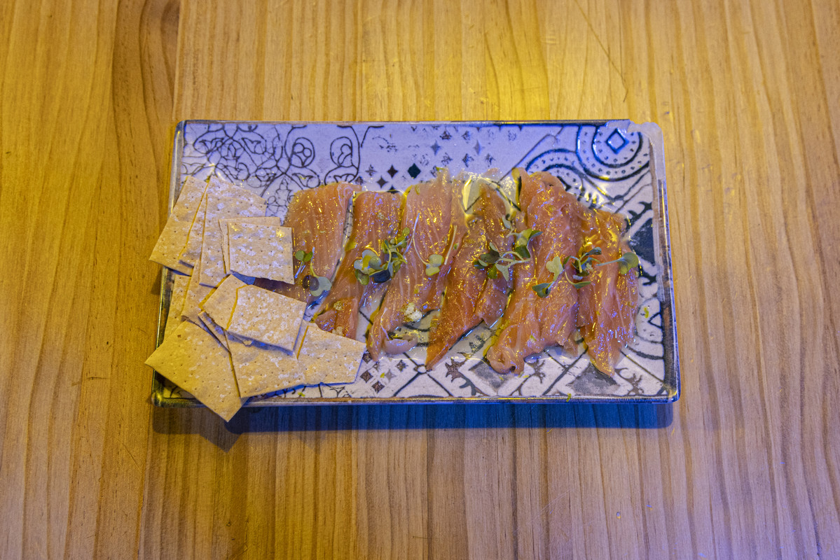 Ración De Sashimi De Salmó Marinat