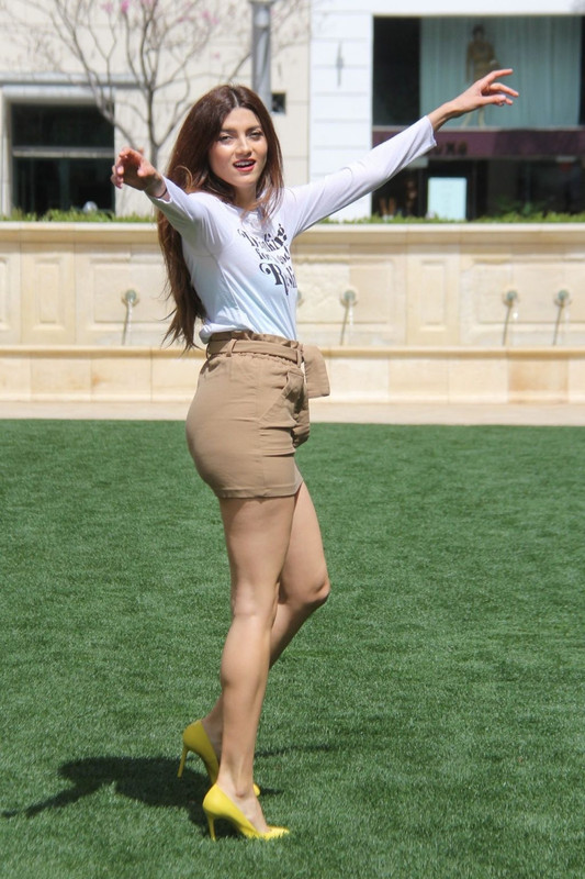 Blanca-Blanco-UpskirtStars.com-1-3-1024x1536 (4)