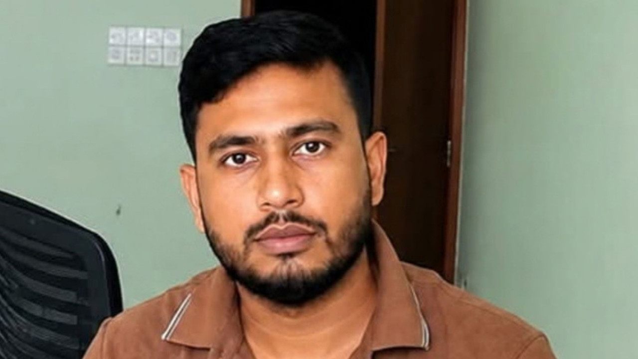 বরিশালে মাদকবিরোধী অভিযানে আটক এএসআই বরখাস্ত