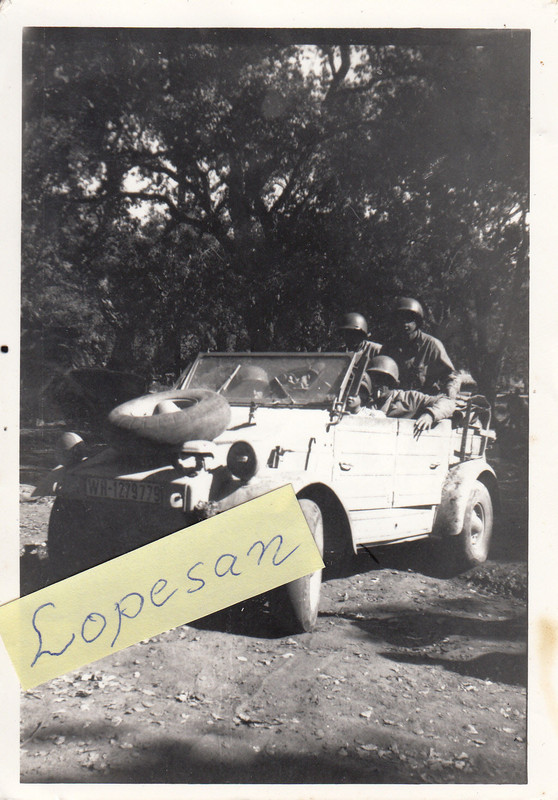 Foto Oldtimer US Soldaten im VW Kübelwagen SdKfz
